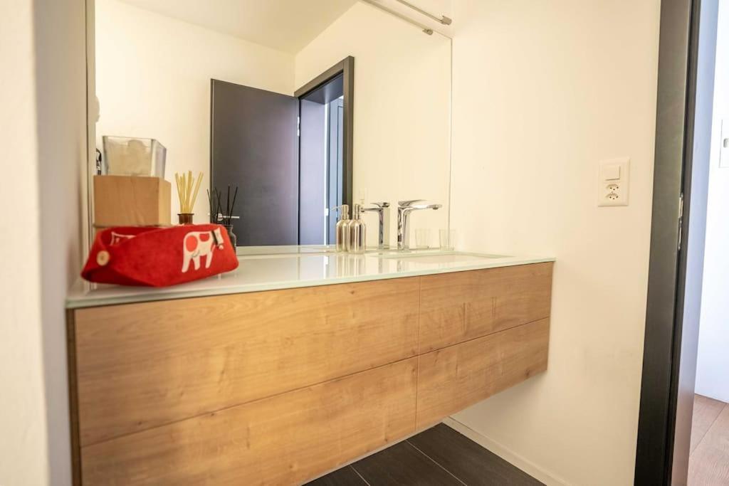 צרמט Moderne Wohnung Mit Ausblick Und Viel Sonne מראה חיצוני תמונה